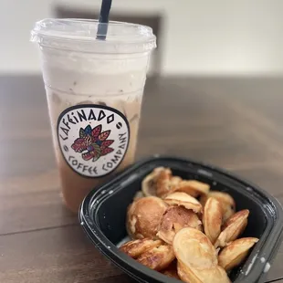 Ice vanilla coffee with cold foam &amp; mini pancakes with lechera