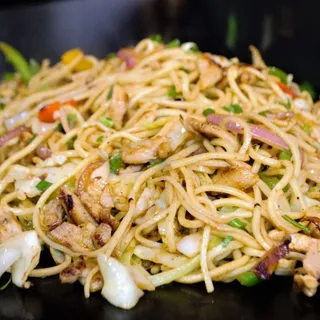 Bhatti Chowmein (Pan Fried Noodles)