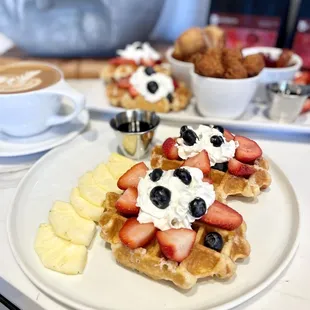 Pineapple Waffle.  IG: @_emwong_