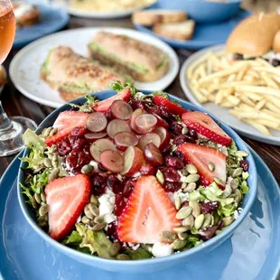 Seasonal salad. IG: @_emwong_