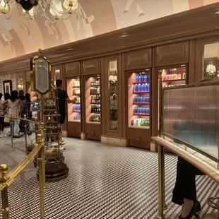 Prepared food and beverage cases
