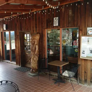 Only open on Friday, Saturday  and Sunday. They have  full set up to make any kind of coffee drink you wish!