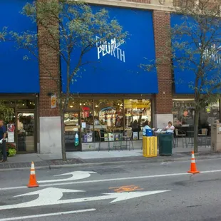 the outside of a deli