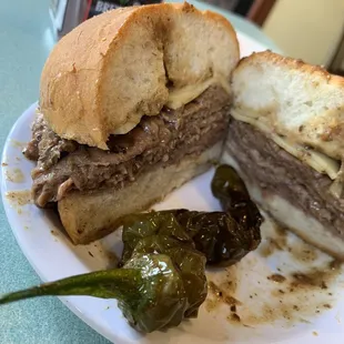 a roast beef sandwich on a plate