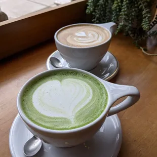 Matcha latte + caramel latte