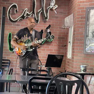 Love Jazz, great food and wine. Great evening.