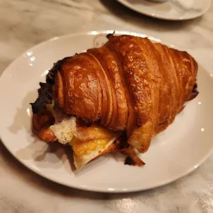 a croissant sandwich on a plate