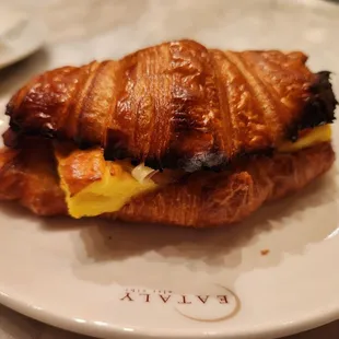 a croissant sandwich on a plate