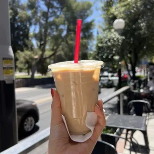 Iced vanilla latte