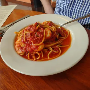 a plate of spaghetti and sauce