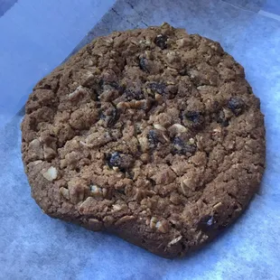 Oatmeal raisin cookie