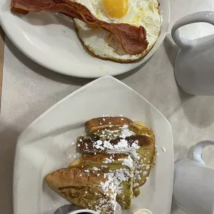 French toast with eggs and crispy bacon