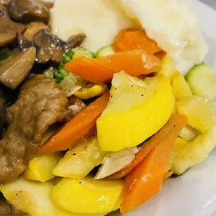 Mixed veggies and mashed potatoes