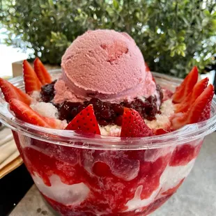 Strawberry bingsoo