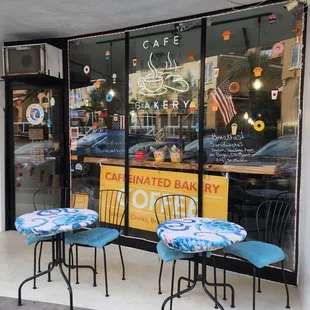 the outside of a coffee shop