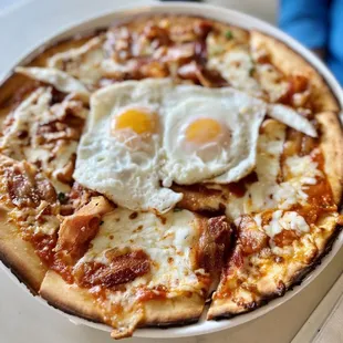 a breakfast pizza