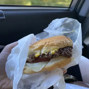 The cheeseburger is really yummy!