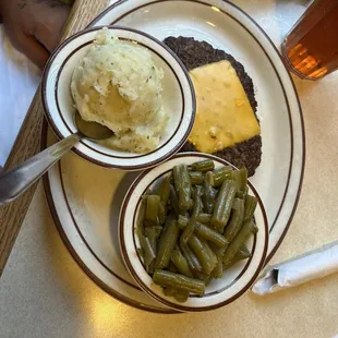 Hamburger Steak, Mashed potatoes, Green Beans