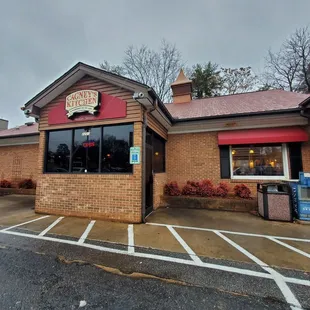 the outside of the restaurant