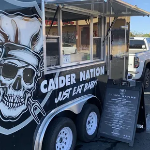 Such a cool logo and well designed food truck!