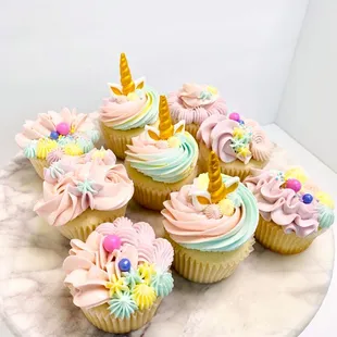 a plate of cupcakes