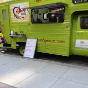 a green food truck