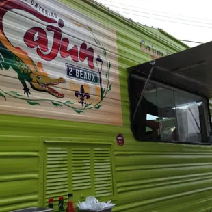a green food truck