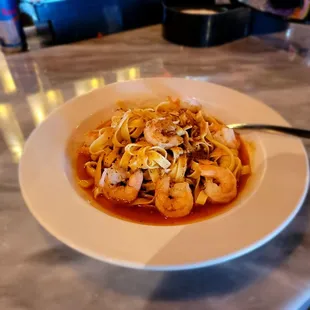 Fettucine &amp; shrimp in garlic-butter sauce, spice level 2.