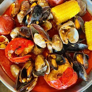 C4. Black Mussels and Snow Crab Legs