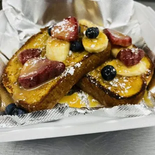 French Toast with fruit and praline sauce