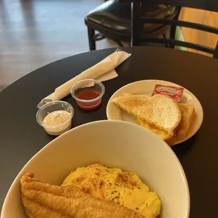 Grits&amp;Catfish alongside of white toast