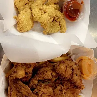 7 Piece Fried Chicken Wings Basket &amp; Fried Shrimp