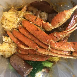 1LB snow crab bag and extra Peel Shrimps (1/2 LB)
