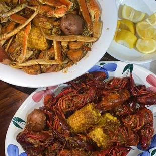 Combo1 x2 and 2lb of Crawfish. Comes with lemons. Delivered by Uber Eats