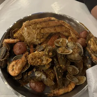 1lbs snow crab, 1/2 lbs shrimp, 1lbs mussels and clams