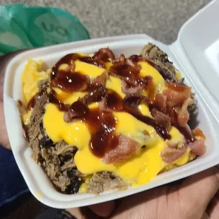Mac n cheese with pulled pork bacon bbq dance and nacho cheese