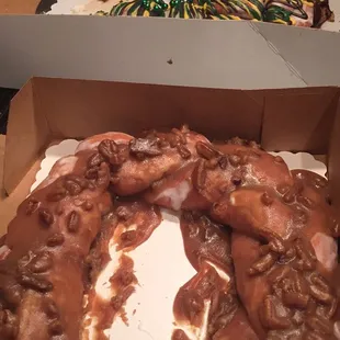 Pecan praline king cake