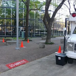 Cajun on the go Food Truck follows covid-19 guidelines social distancing 6 ft apart