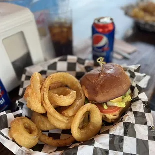 Angus burger with onion rings