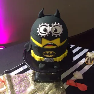 Batman minion groom's cake