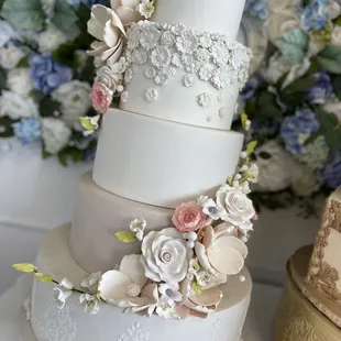 New location right around the corner is bigger and better than ever! Plus! Pastries!!!!!! The chocolate croissants are next level.