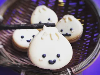 Cat Cat's Nom Nom
