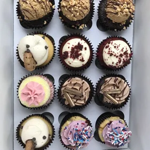 Dozen 12 Assorted Cupcakes