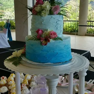 This lilikoi &amp; guava graced this table at Ko'olau Ballroom, their out of town guests was treated by my tropical island flavours!