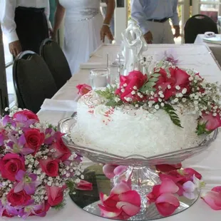 one more - bridal bouquet and cake!