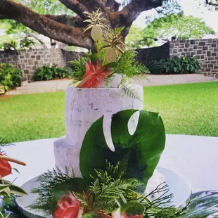 This naked guava cake excited the palate of this couple from California, at Central Union Church.