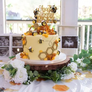 What will baby bee themed custom cake
