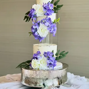 Elegant Floating Wedding Cake