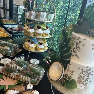 Tropical party cake