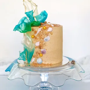 a cake decorated with seashells and seashells